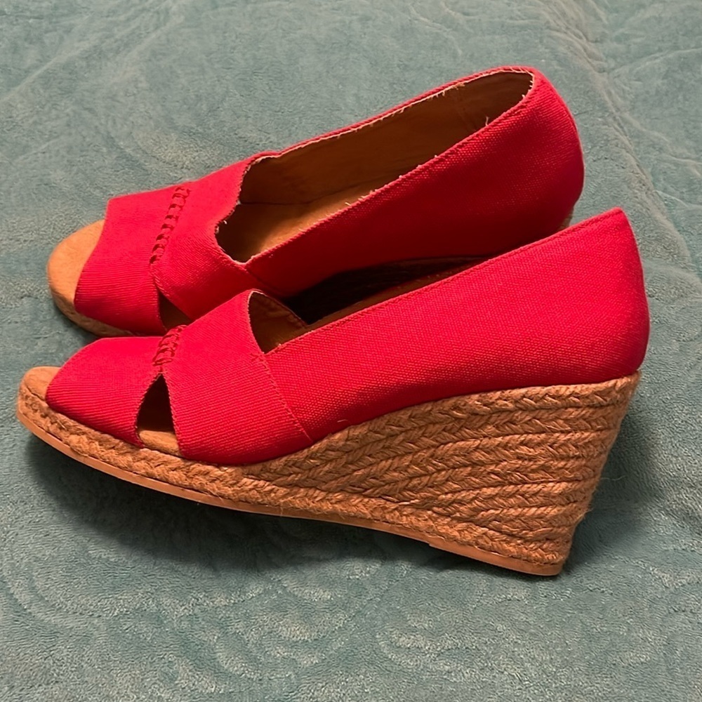 GH Bass & Co Andi Espadrille Wedges women’s 9M pink canvas open toe slip on.‎